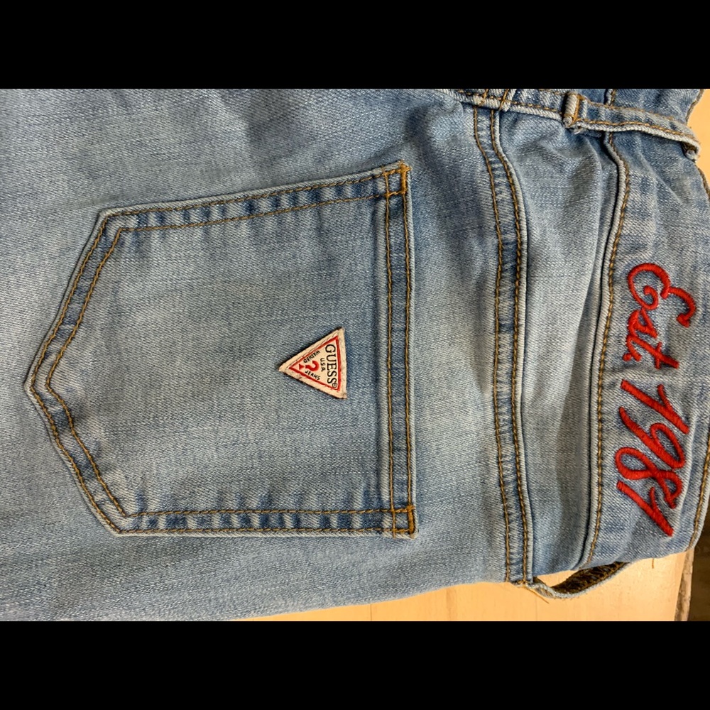 Guess Jeans with red accents size 25